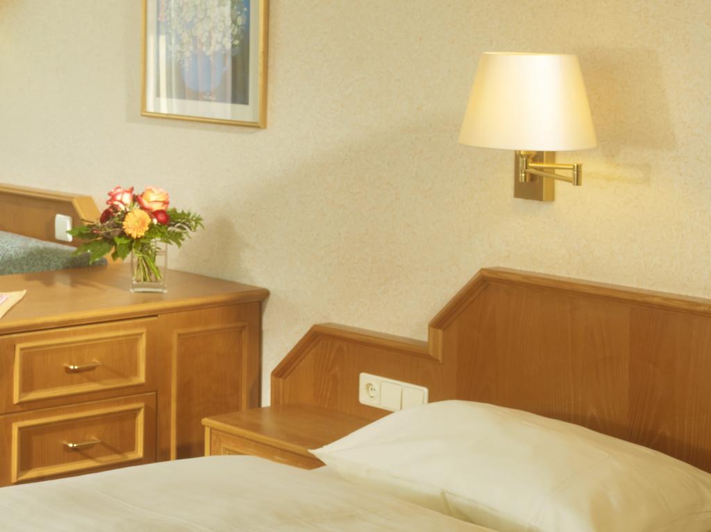 Hotel Loesch Pfaelzer Hof Römerberg Habitación foto