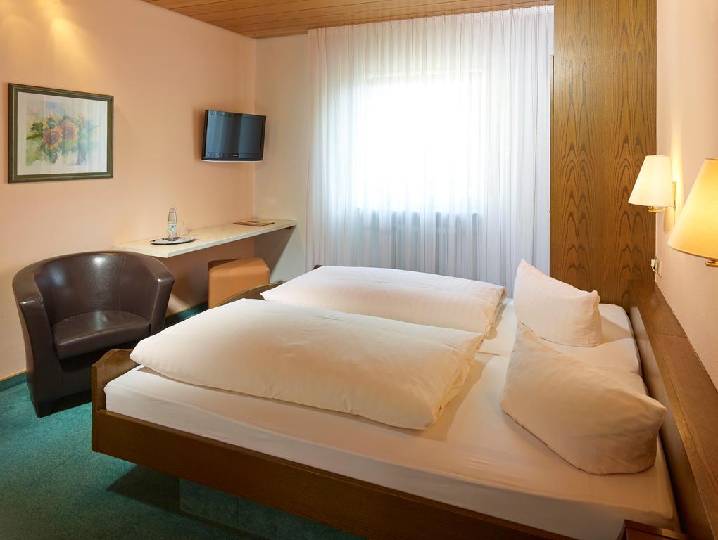 Hotel Loesch Pfaelzer Hof Römerberg Habitación foto